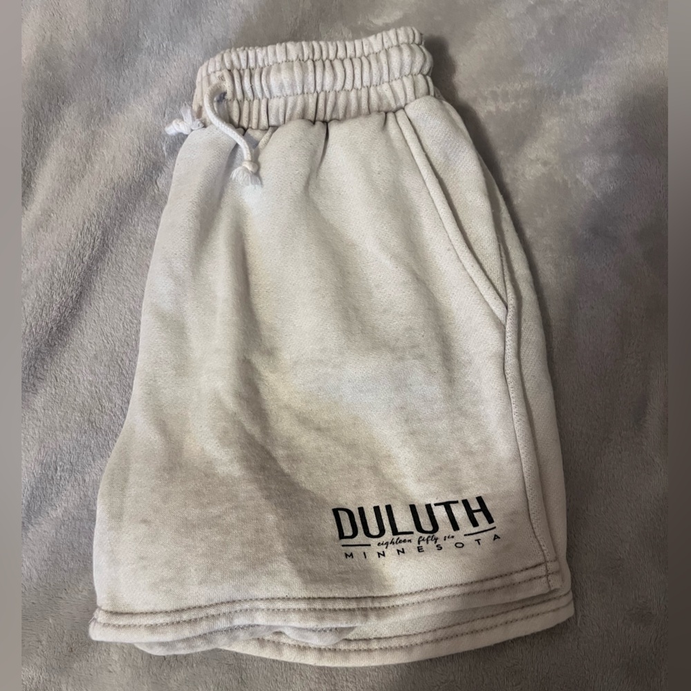 Shorts - Picture 3 of 3